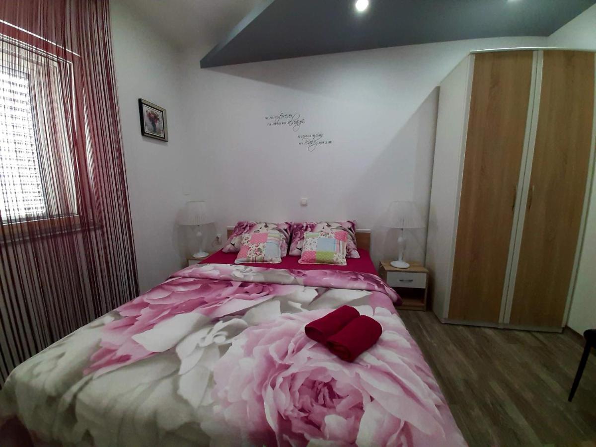 Apartmani Villa Anna Ražanac מראה חיצוני תמונה