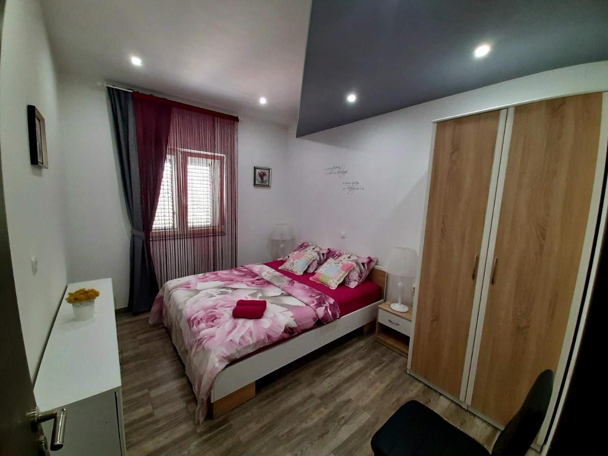 Apartmani Villa Anna Ražanac מראה חיצוני תמונה