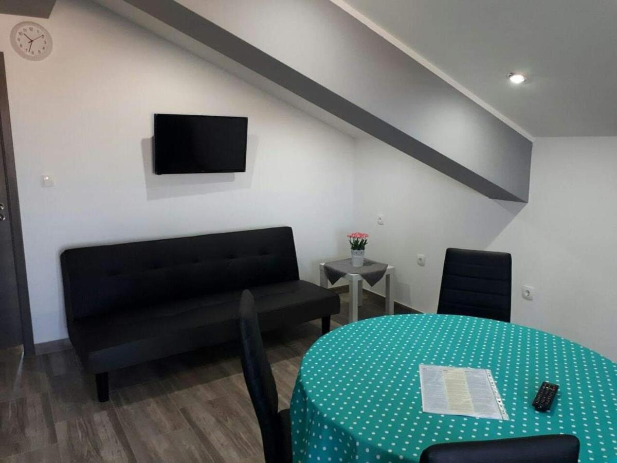 Apartmani Villa Anna Ražanac מראה חיצוני תמונה