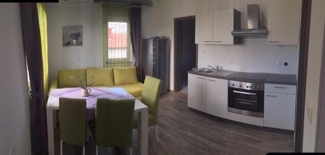 Apartmani Villa Anna Ražanac מראה חיצוני תמונה