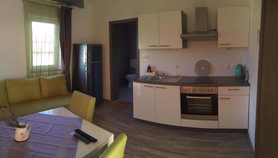 Apartmani Villa Anna Ražanac מראה חיצוני תמונה