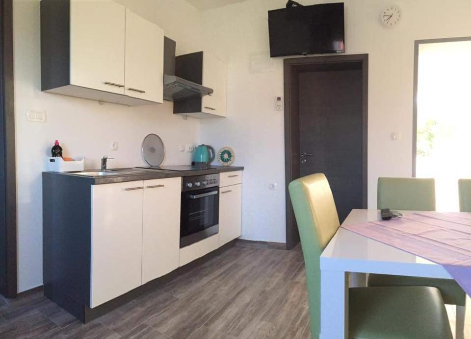 Apartmani Villa Anna Ražanac מראה חיצוני תמונה